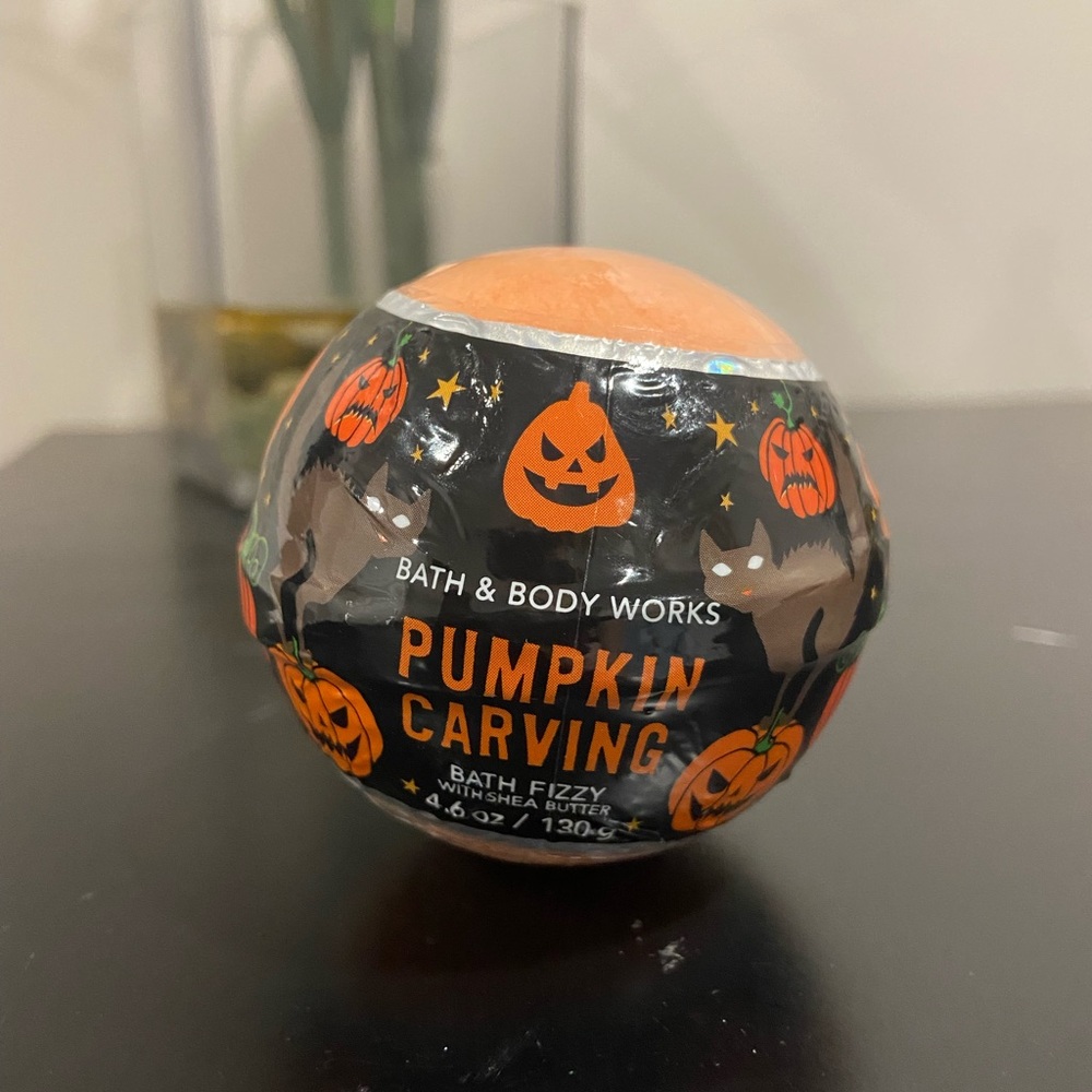 Pumpkin carving Halloween themed bath fizzy